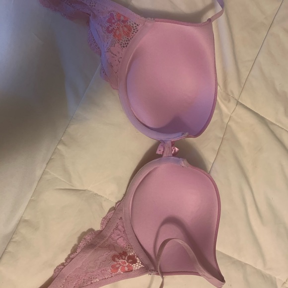 Victoria Secret 32C - Picture 3 of 3